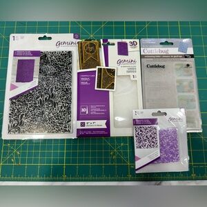 Set of 4 NIP Embossing Folders